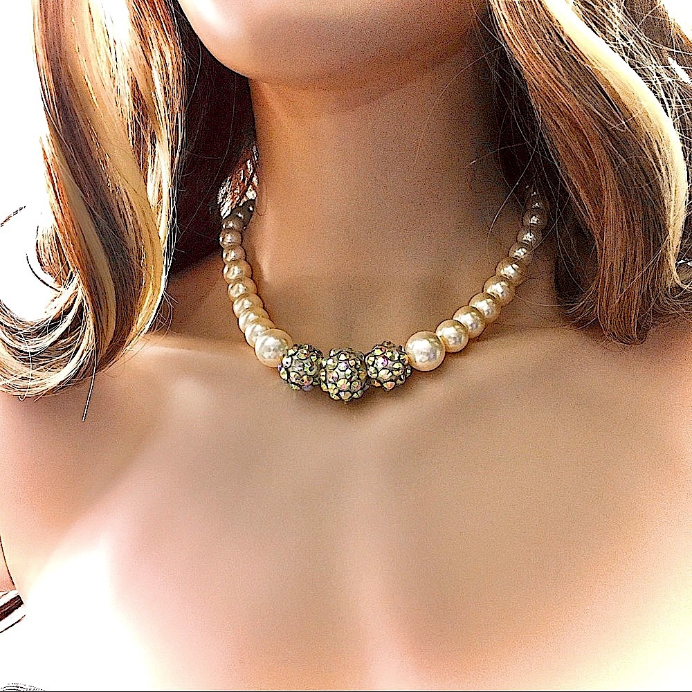 Short Faux Pearl Necklace.